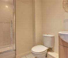 2 BEDROOM Apartment - Ground Floor - Photo 4