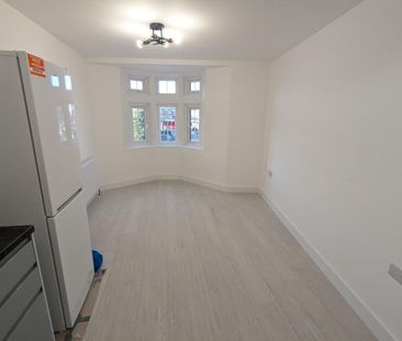 2 bedroom maisonette to rent - Photo 2