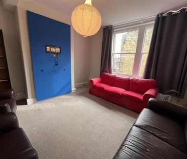 3 bedroom flat to rent - Photo 3