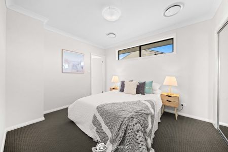 SPACE, FLEXIBILITY & THREE BATHROOMS | OPPOSITE PARKS - Photo 4