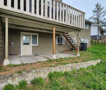 GLenrosa 2 bd, 1 bath walkout basement suite avail now - Photo 5