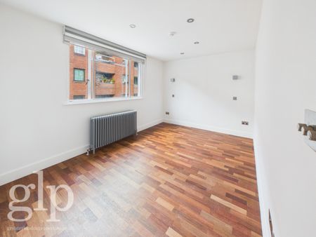 2 Bedroom Flat, Earlham Street, Covent Garden, WC2H - Photo 2