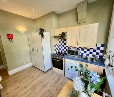 Studio Flat, Stile Hall Gardens, W4 - Photo 3
