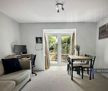 2 bedroom semi-detached house to rent - Photo 6