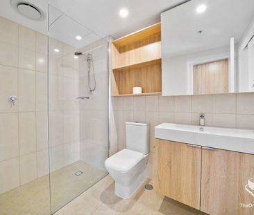 Fully Renovated One-Bedroom Apartment | Modern Interiors | Secure C... - Photo 5
