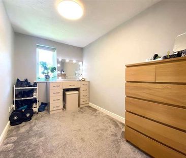 Masefield Gardens, Crowthorne, Berkshire, RG45 - Photo 2