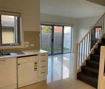 8/256 Waiora Road, Macleod - Photo 6