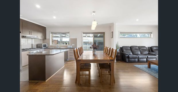 Beautiful Family home for rent in prime location! - Photo 1