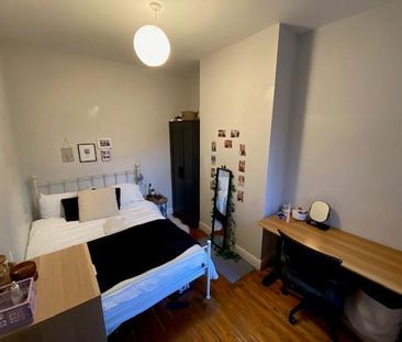 4 bedroom private hall to rent - Photo 3