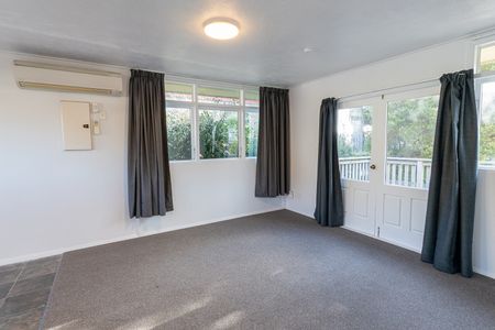 Spacious 3-Bedroom in the sought-after Wakari - Photo 2