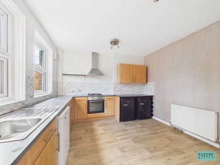 2 bedroom end of terrace house to rent - Photo 2