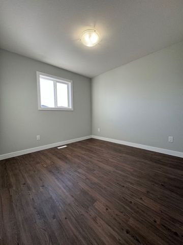 Evergreen - 4 Bedroom House - 755A Marlatte Cres - Photo 3