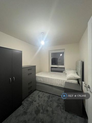 1 bedroom in a house share to rent - Photo 3