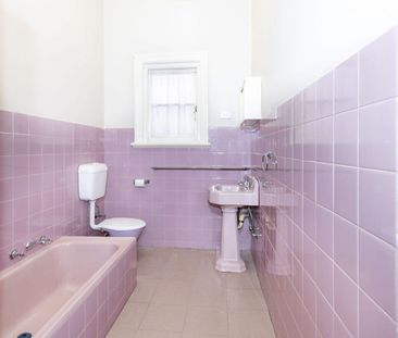 Neat Edwardian house close to all amenities! - Photo 5