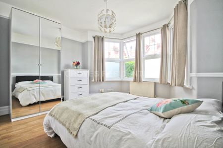 Price £1,950 pcm - Available Now - Unfurnished - Photo 3