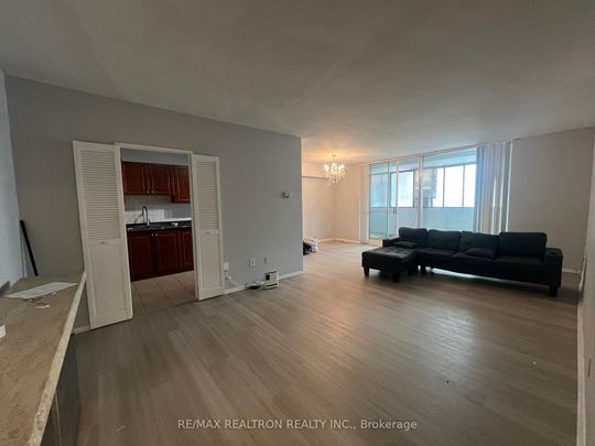 For Lease - 5 Massey Square Unit# 1811, Toronto, Ontario - Photo 1