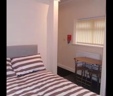 Studio Flat, Bethel Court, M7 - Photo 2