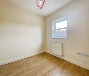 3 bedroom End Terraced House to let - Photo 2