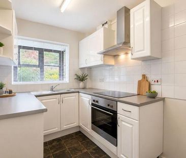 2 bedroom maisonette to rent - Photo 2