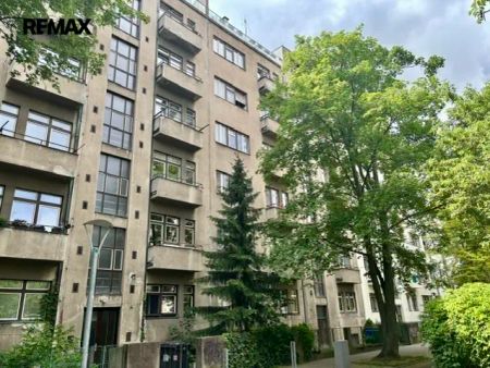 Pronájem funkcionalistického bytu 2+1 s balkónem a lodžií ve vyhledávané lokalitě Praha 7 - Letná - Photo 5