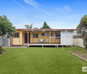 HOUSE + GRANNY FLAT! - Photo 1