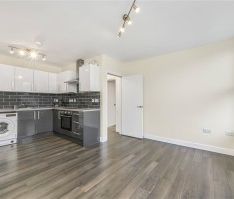 London Road, London, SW16 - Photo 2