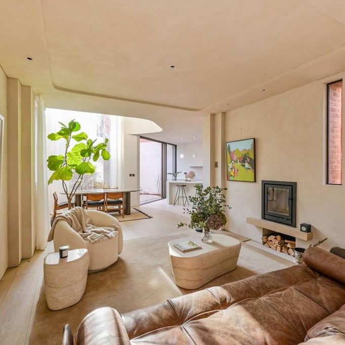 4 bedroom detached house to rent - Photo 1