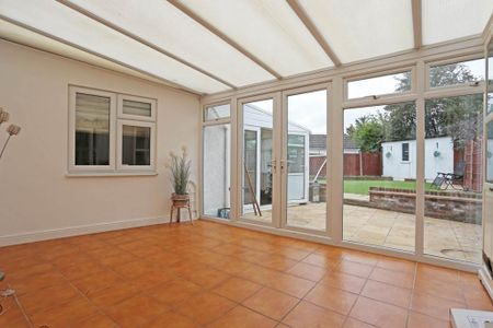 5 bedroom detached house to rent - Photo 2