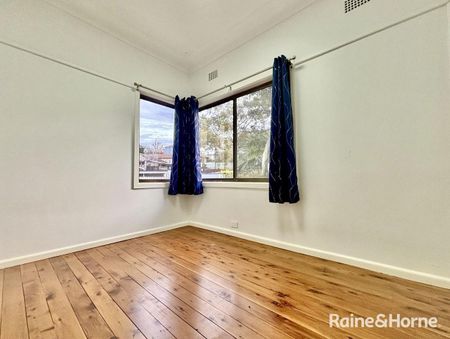 Charming Family Home - Photo 2