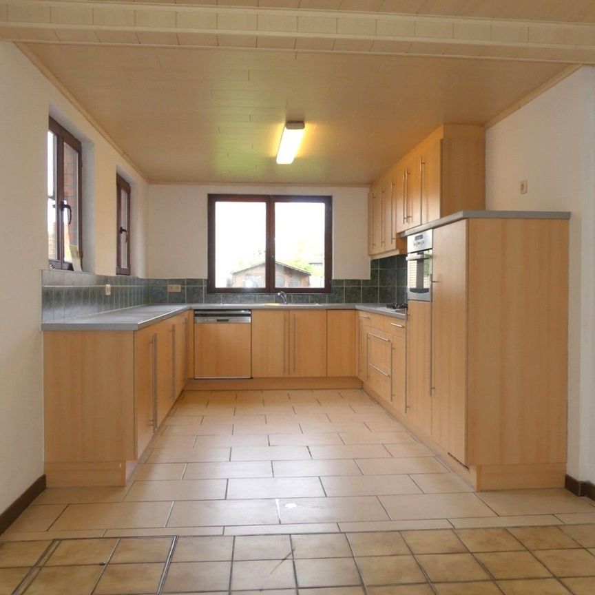 Ruime en instapklare gezinswoning met 5 slaapkamers - Photo 1