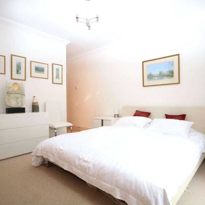 A three bedroom ground floor apartment with off road parking. - Photo 1
