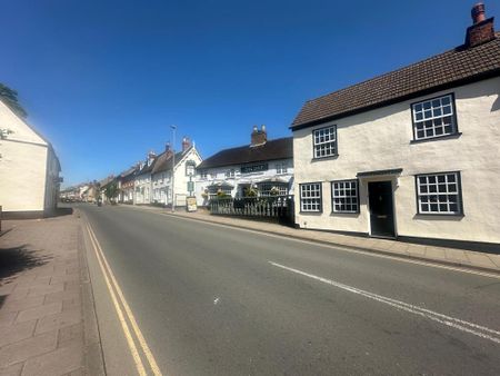 Available 3 Bed Town House - Photo 3