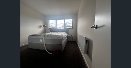 Contemporary Three Bedroom Townhouse in Central Bayswater - Photo 5