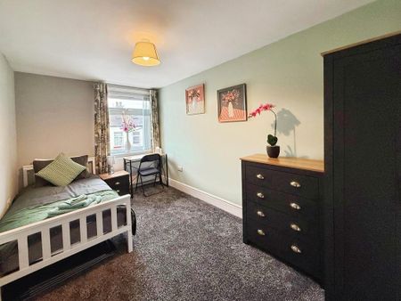 1 bedroom in a house share to rent - Photo 2