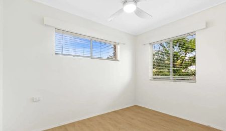 “MODERN RIVERSIDE UNIT -5 MINUTE WALK TO UQ + CITY CAT” - Photo 4