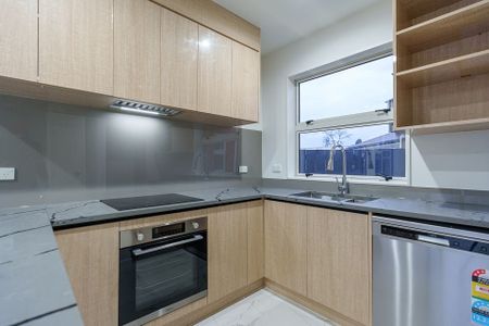Brand New -2 Bed, 2 Bath with Private Backyard - Photo 4