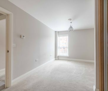 2 bed flat to rent in Windsor Road, Slough, SL1 - Photo 5