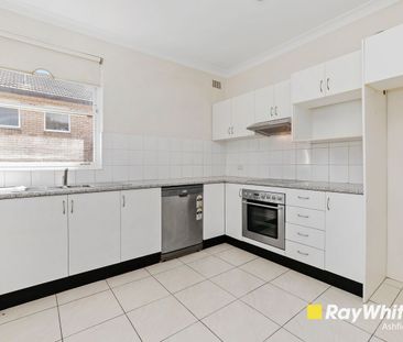 Charming Top-Floor Retreat in Summer Hill: Modern Comfort and Style... - Photo 4