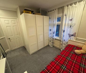 4 bedroom semi-detached house to rent - Photo 5