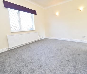 Cromwell Crescent, Pontefract - Photo 2