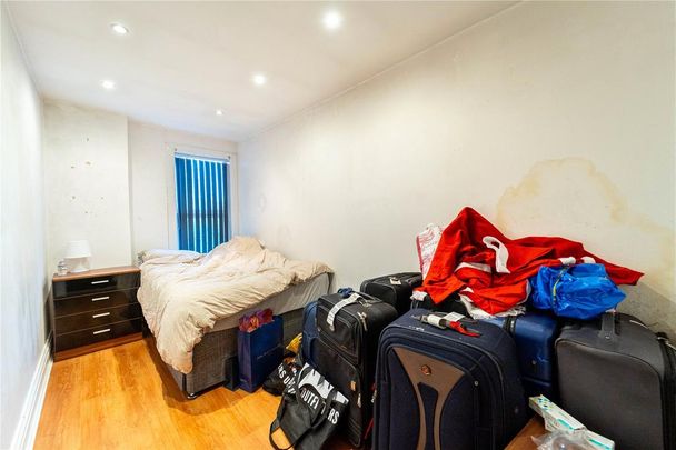 4 bedroom end of terrace house to rent - Photo 1