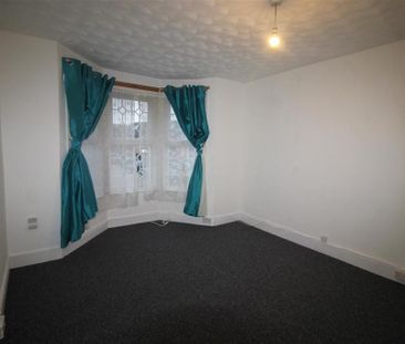 3 bedroom end of terrace house to rent - Photo 1