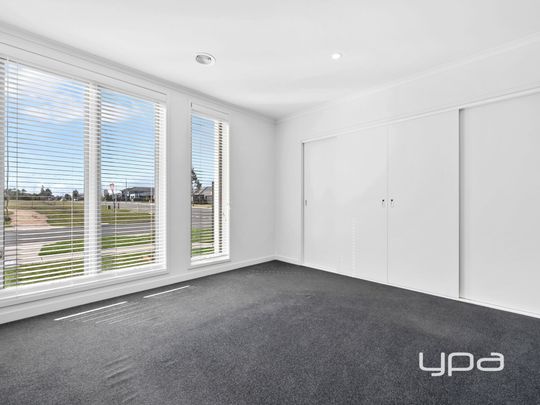 First-class real estate! - Photo 1
