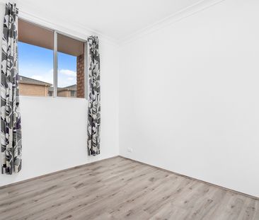 2 BEDROOM - RENOVATED UNIT WITH LOCK-UP GARAGE! 350M TO AUBURN STATION - Photo 5