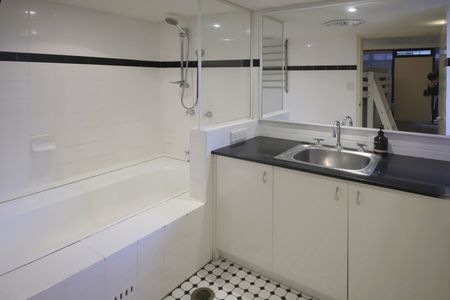 Unit 204/6-8 Ward Ave, Elizabeth Bay NSW 2011 - Studio For Rent | Domain - Photo 3