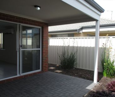 Modern Home in the Heart of Baldivis - Photo 5