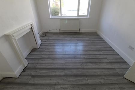 2 bedroom maisonette to rent - Photo 2