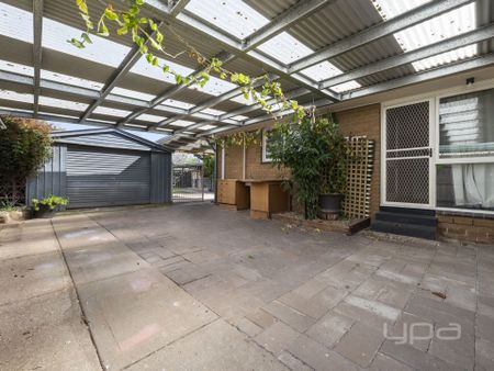 3 BEDROOM FAMILY HOME - Photo 4