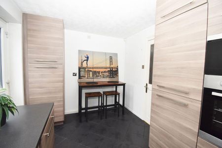 2 bedroom semi-detached house to rent - Photo 5