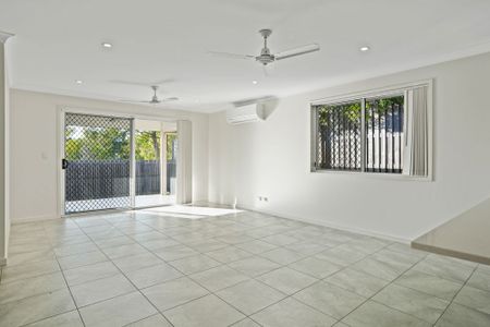 MODERN HOME WITH MEDIA ROOM IN QUIET CUL-DE-SAC - Photo 2